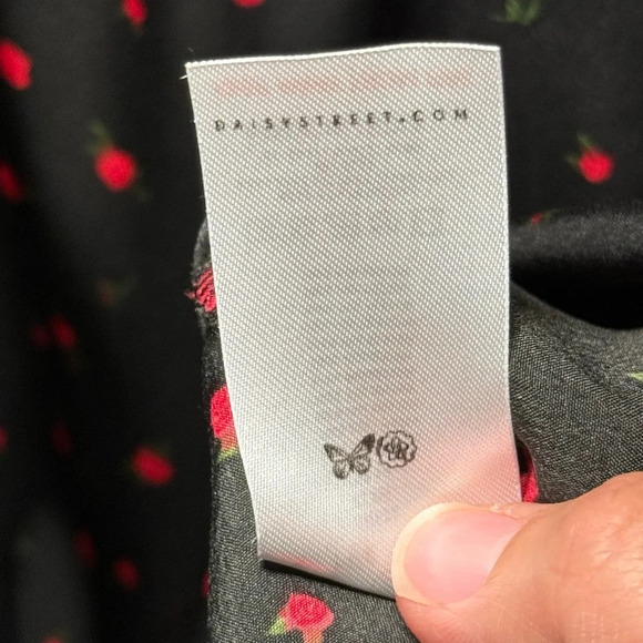 🌻 DAISY STREET (asos) Women's size 4XL Black w/ Red Rose Print Dress Lightweight - Picture 9 of 9